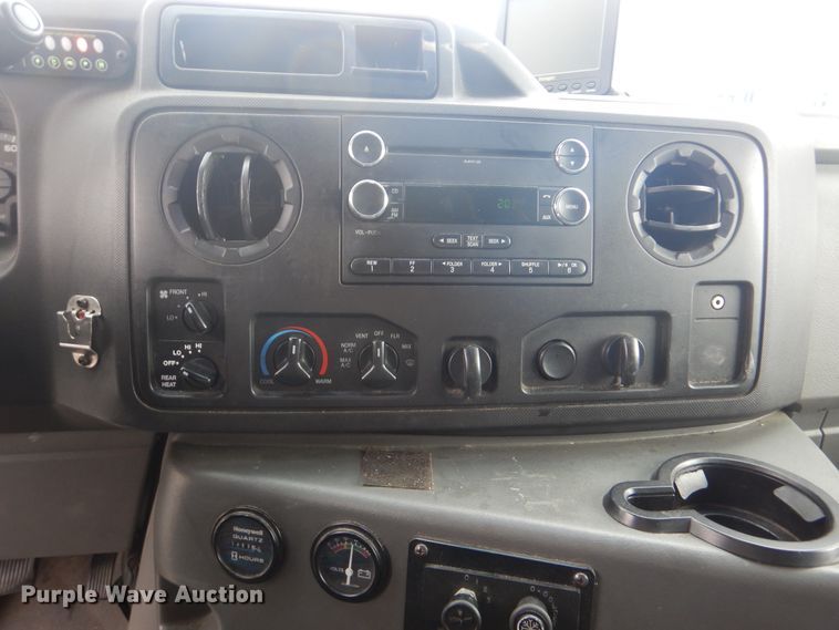 image for item HW9829 2013 Ford E450  shuttle bus