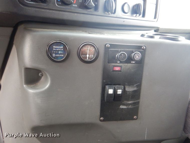 image for item HW9829 2013 Ford E450  shuttle bus
