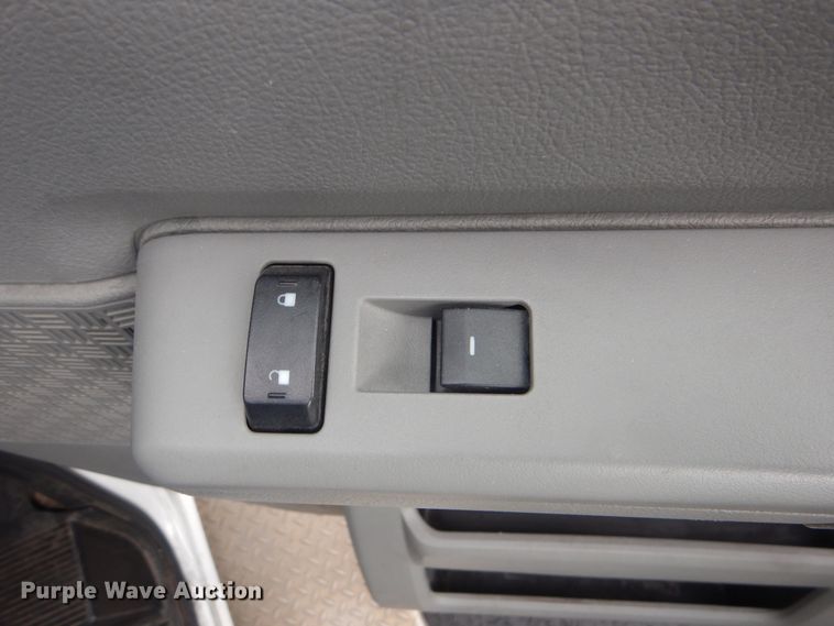 image for item HW9829 2013 Ford E450  shuttle bus