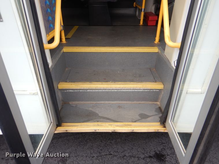 image for item HW9829 2013 Ford E450  shuttle bus