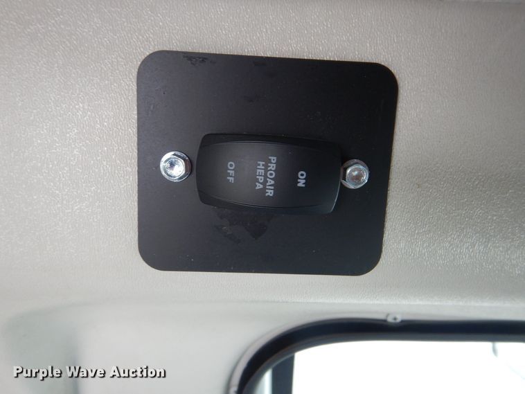 image for item HW9829 2013 Ford E450  shuttle bus