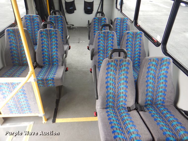 image for item HW9829 2013 Ford E450  shuttle bus