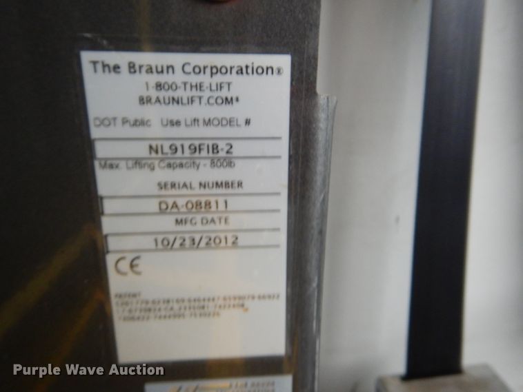 image for item HW9829 2013 Ford E450  shuttle bus