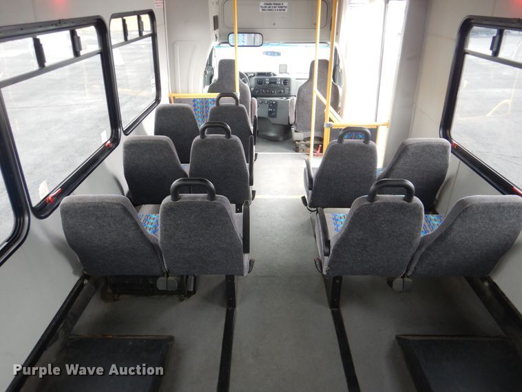 image for item HW9829 2013 Ford E450  shuttle bus