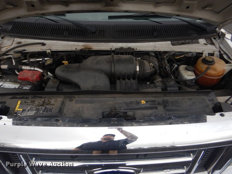 image for item HW9829 2013 Ford E450  shuttle bus