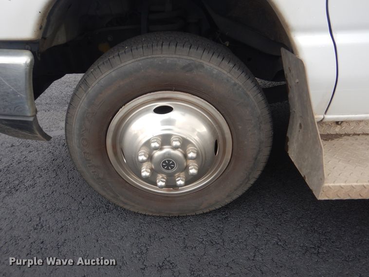 image for item HW9829 2013 Ford E450  shuttle bus