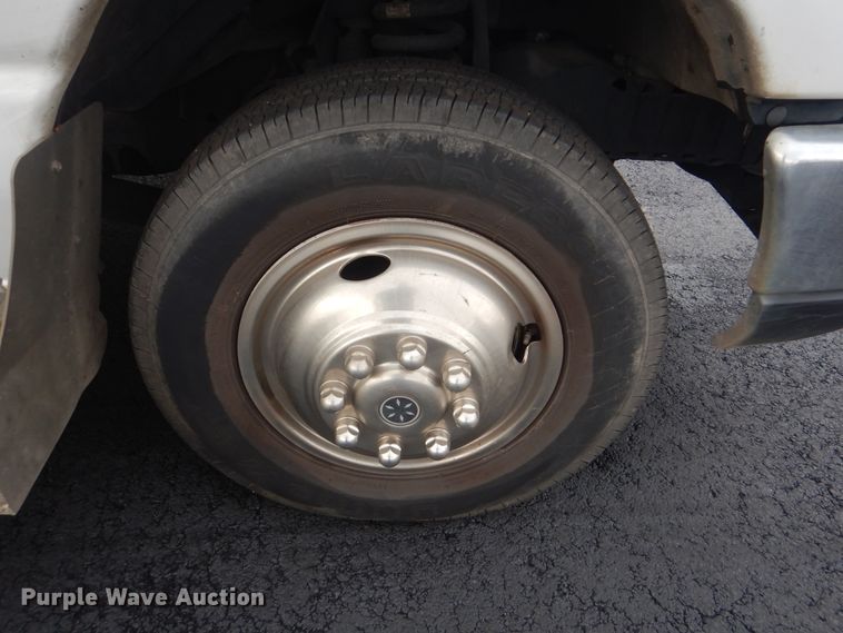 image for item HW9829 2013 Ford E450  shuttle bus