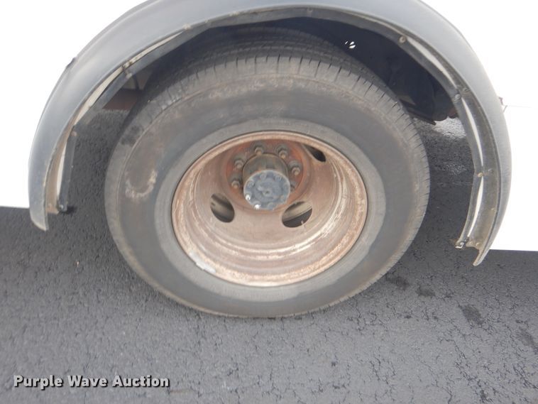 image for item HW9829 2013 Ford E450  shuttle bus