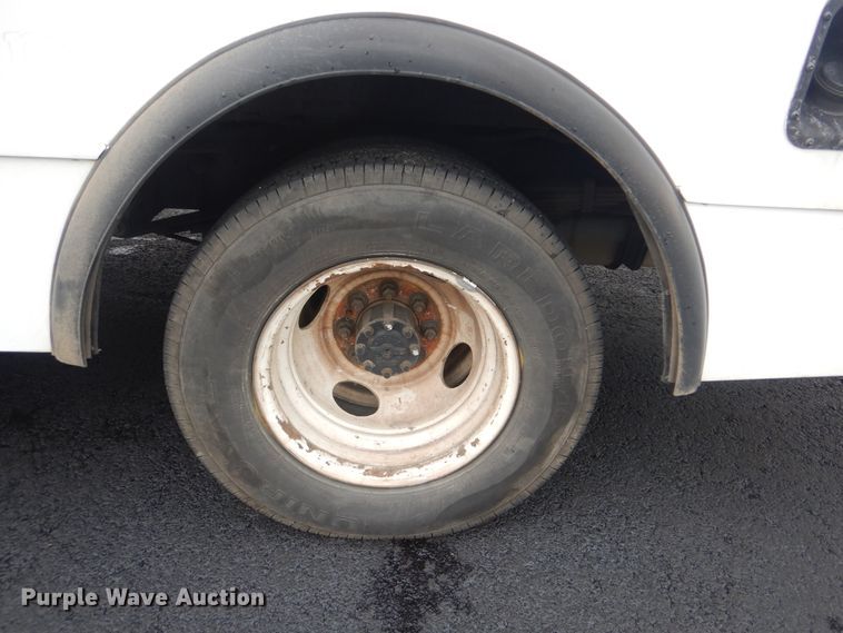 image for item HW9829 2013 Ford E450  shuttle bus