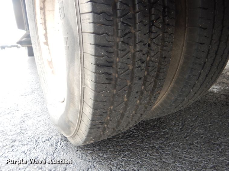 image for item HW9829 2013 Ford E450  shuttle bus