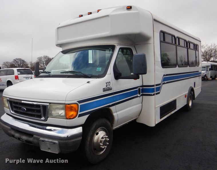image for item HW9830 2007 Ford E450  shuttle bus