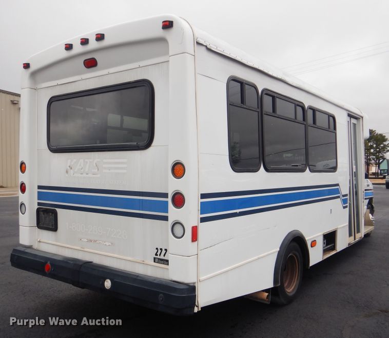 image for item HW9830 2007 Ford E450  shuttle bus