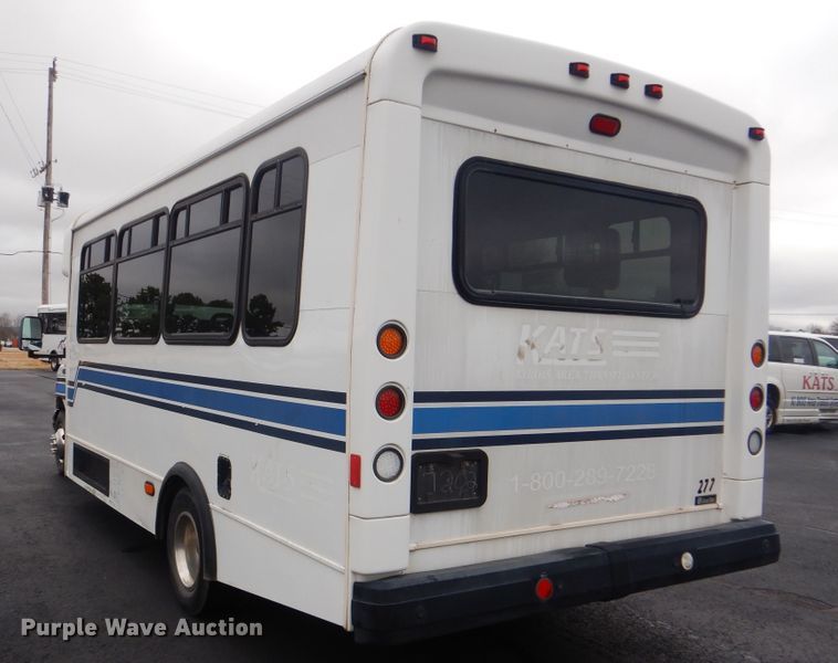 image for item HW9830 2007 Ford E450  shuttle bus
