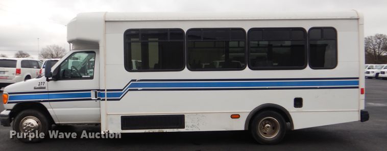 image for item HW9830 2007 Ford E450  shuttle bus
