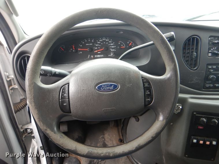 image for item HW9830 2007 Ford E450  shuttle bus