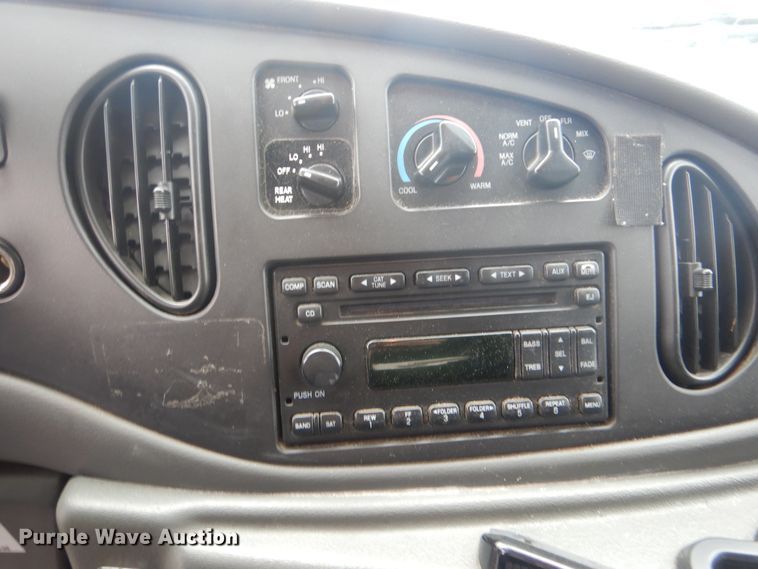 image for item HW9830 2007 Ford E450  shuttle bus