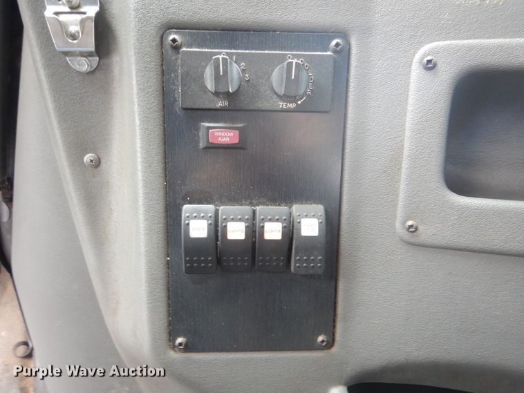 image for item HW9830 2007 Ford E450  shuttle bus