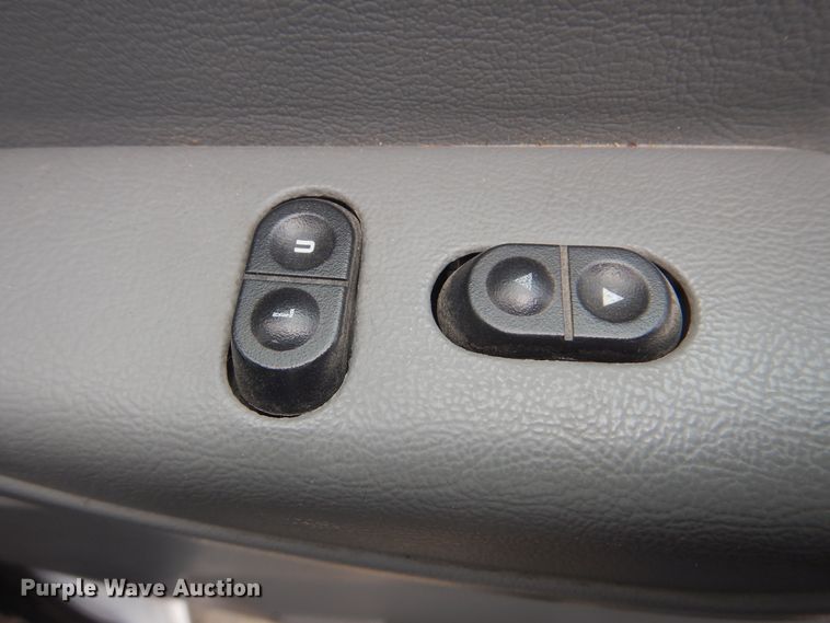 image for item HW9830 2007 Ford E450  shuttle bus