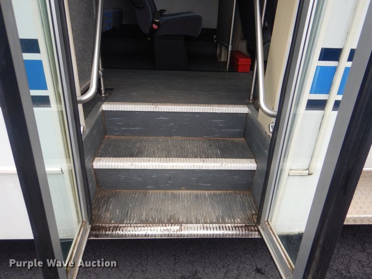 image for item HW9830 2007 Ford E450  shuttle bus