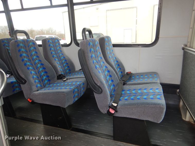 image for item HW9830 2007 Ford E450  shuttle bus