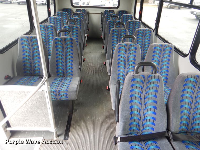 image for item HW9830 2007 Ford E450  shuttle bus