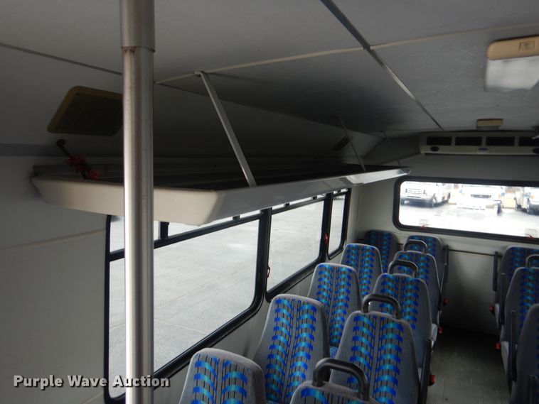 image for item HW9830 2007 Ford E450  shuttle bus