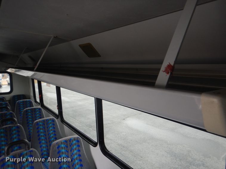 image for item HW9830 2007 Ford E450  shuttle bus