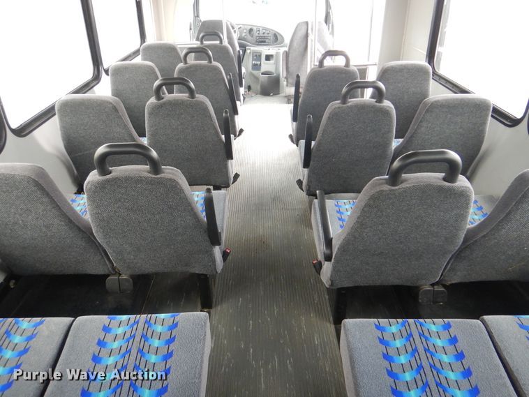 image for item HW9830 2007 Ford E450  shuttle bus