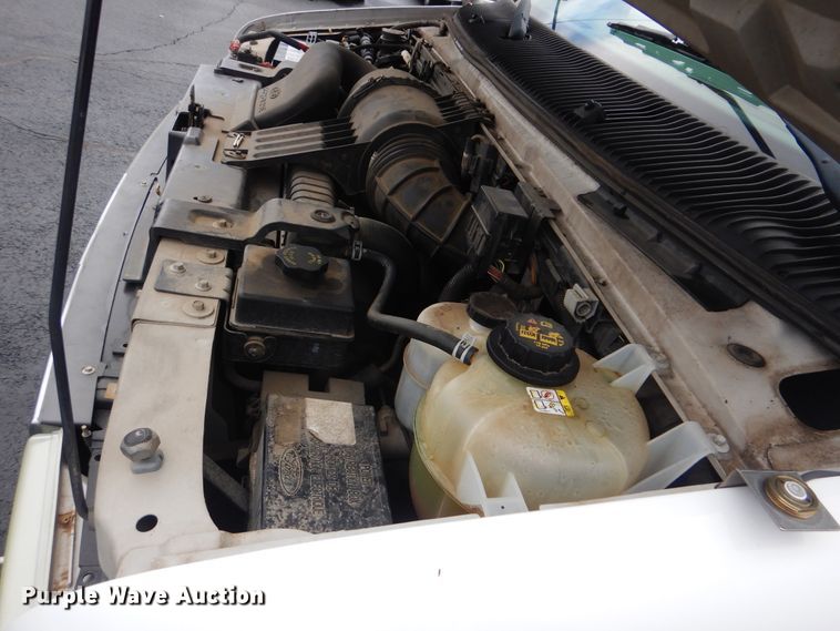 image for item HW9830 2007 Ford E450  shuttle bus