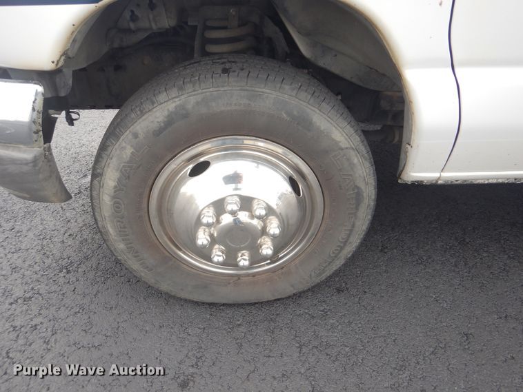 image for item HW9830 2007 Ford E450  shuttle bus