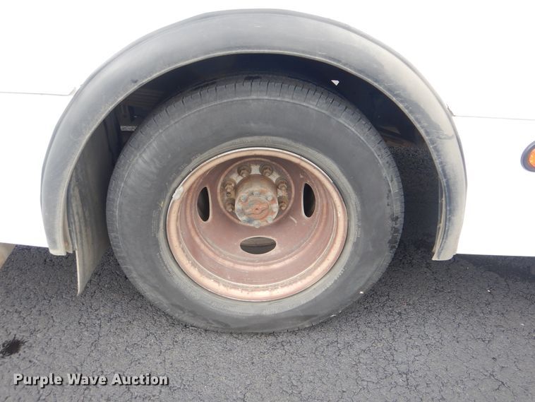 image for item HW9830 2007 Ford E450  shuttle bus