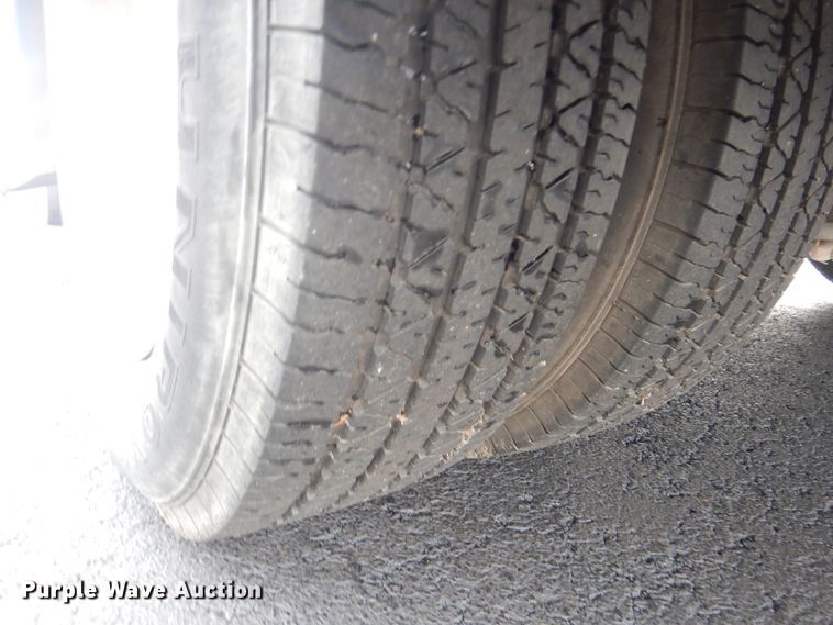 image for item HW9830 2007 Ford E450  shuttle bus