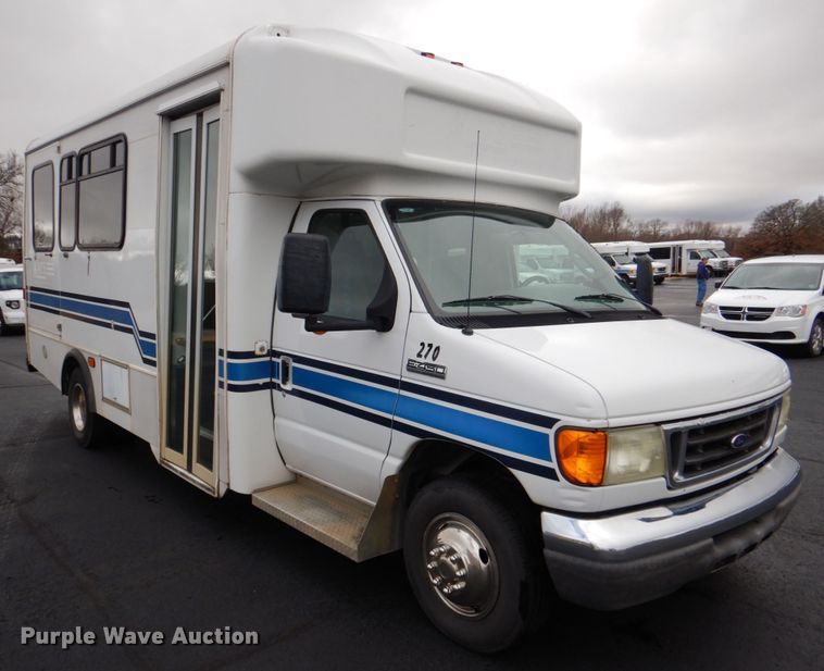 image for item HW9831 2007 Ford E450  shuttle bus