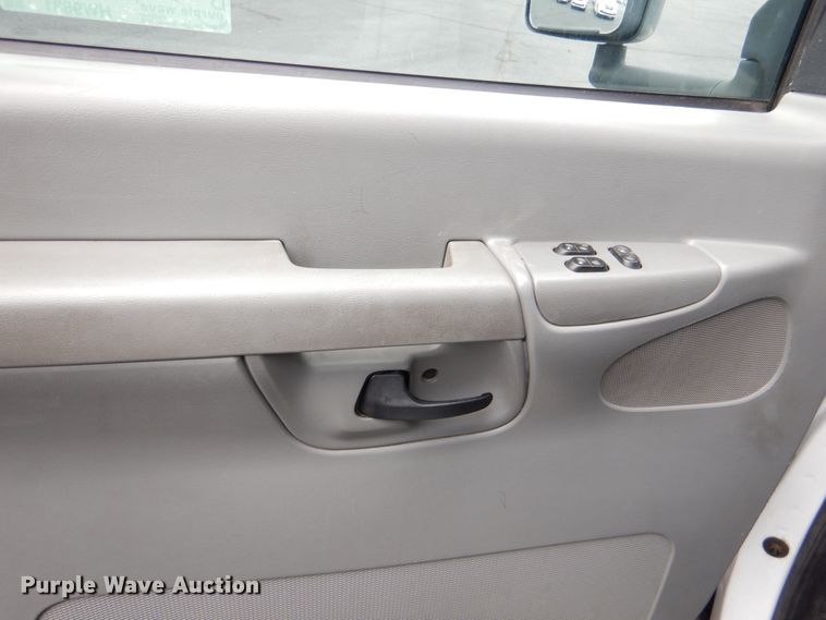 image for item HW9831 2007 Ford E450  shuttle bus