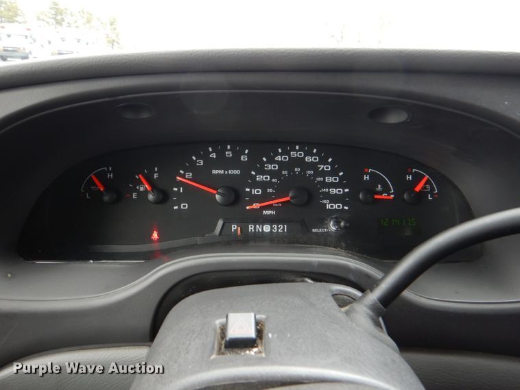 image for item HW9831 2007 Ford E450  shuttle bus