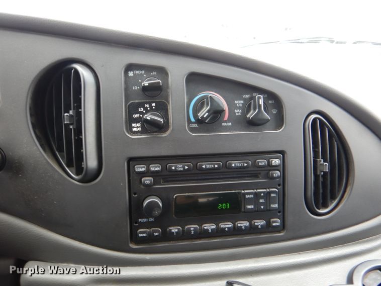 image for item HW9831 2007 Ford E450  shuttle bus