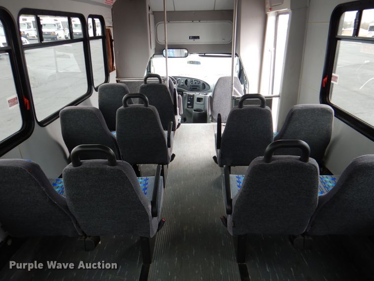 image for item HW9831 2007 Ford E450  shuttle bus