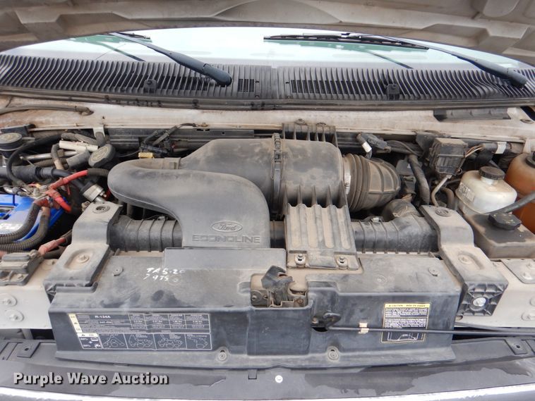 image for item HW9831 2007 Ford E450  shuttle bus