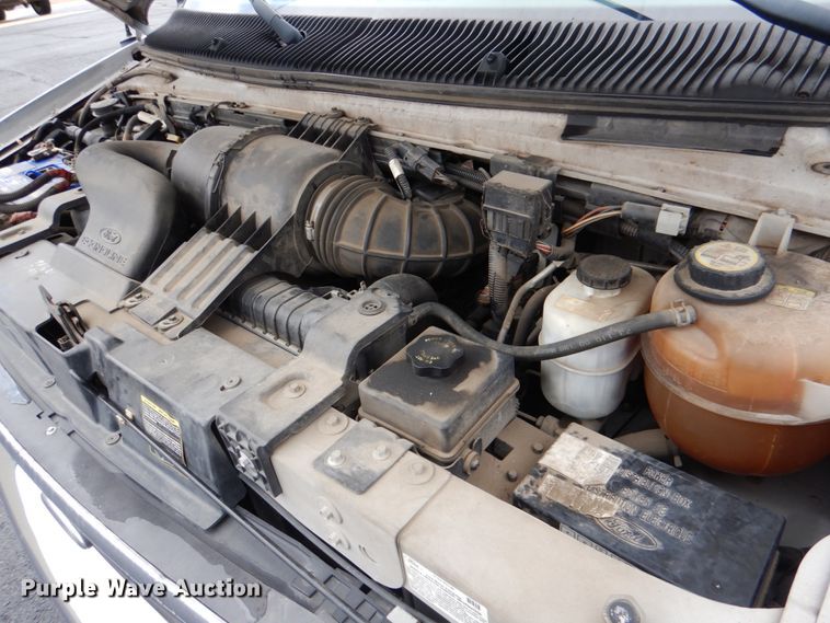 image for item HW9831 2007 Ford E450  shuttle bus