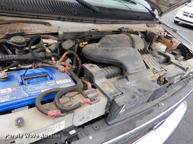 image for item HW9831 2007 Ford E450  shuttle bus