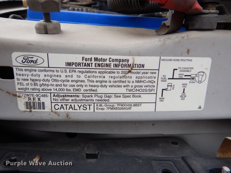 image for item HW9831 2007 Ford E450  shuttle bus