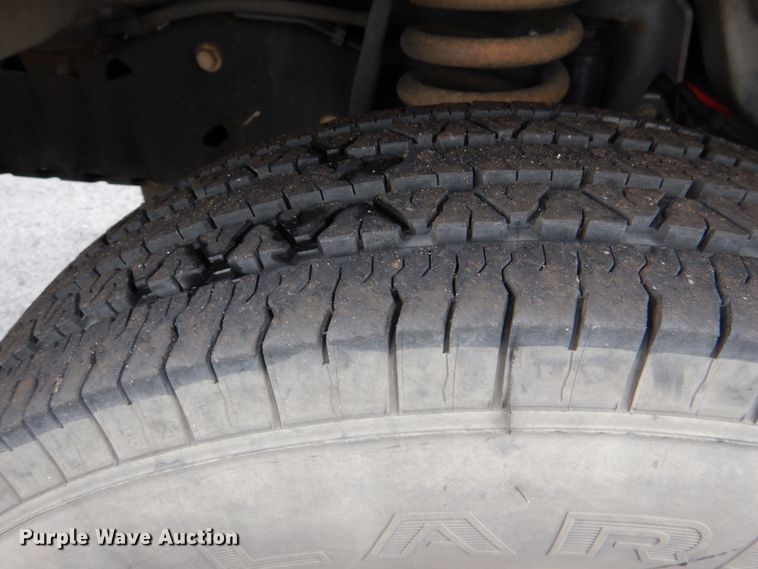 image for item HW9831 2007 Ford E450  shuttle bus