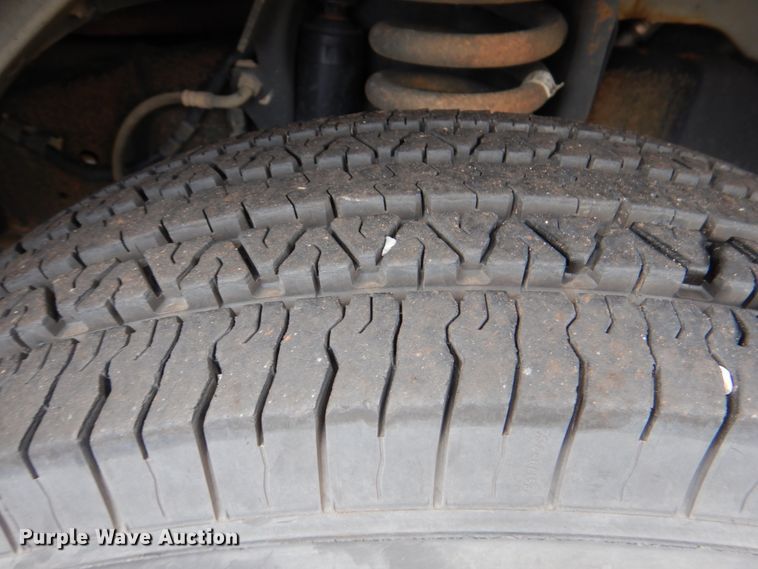 image for item HW9831 2007 Ford E450  shuttle bus