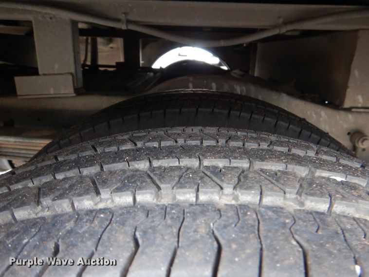 image for item HW9831 2007 Ford E450  shuttle bus