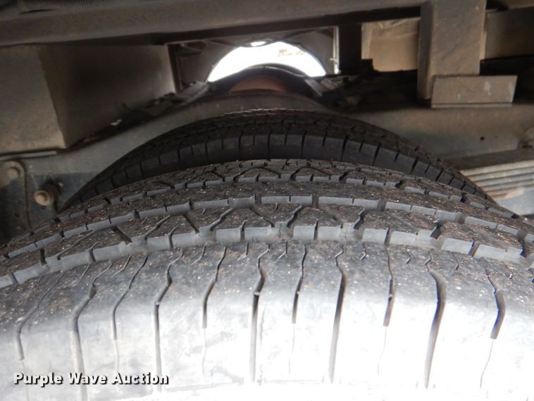 image for item HW9831 2007 Ford E450  shuttle bus