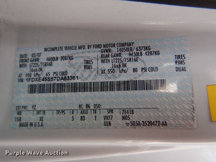 image for item HW9831 2007 Ford E450  shuttle bus