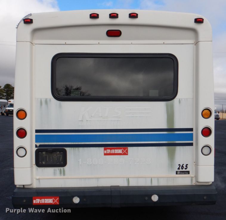 image for item HW9832 2007 Ford E450  shuttle bus