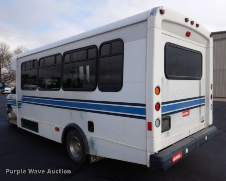 image for item HW9832 2007 Ford E450  shuttle bus