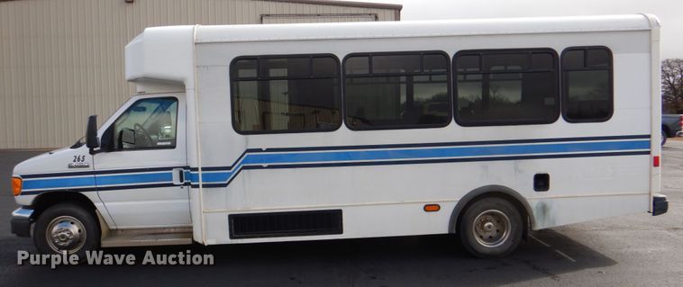 image for item HW9832 2007 Ford E450  shuttle bus