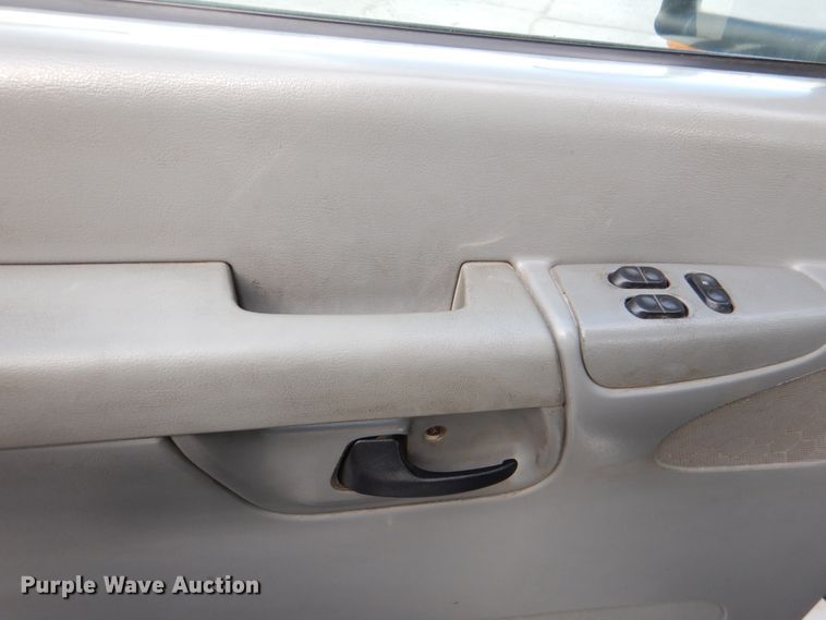 image for item HW9832 2007 Ford E450  shuttle bus